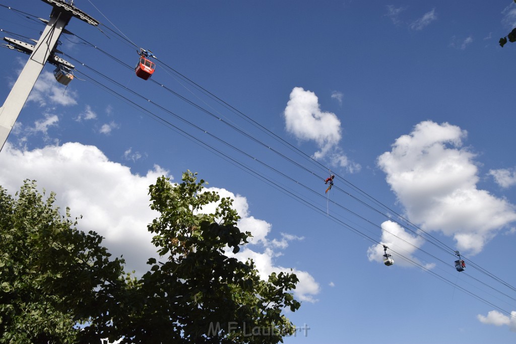 Koelner Seilbahn Gondel blieb haengen Koeln Linksrheinisch P359.JPG - Miklos Laubert